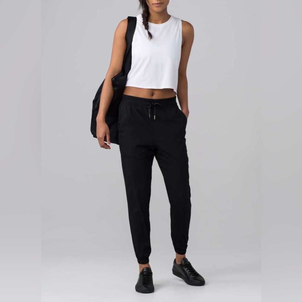 LULULEMON FULL LENGTH BLACK JOGGERS SIZE 6